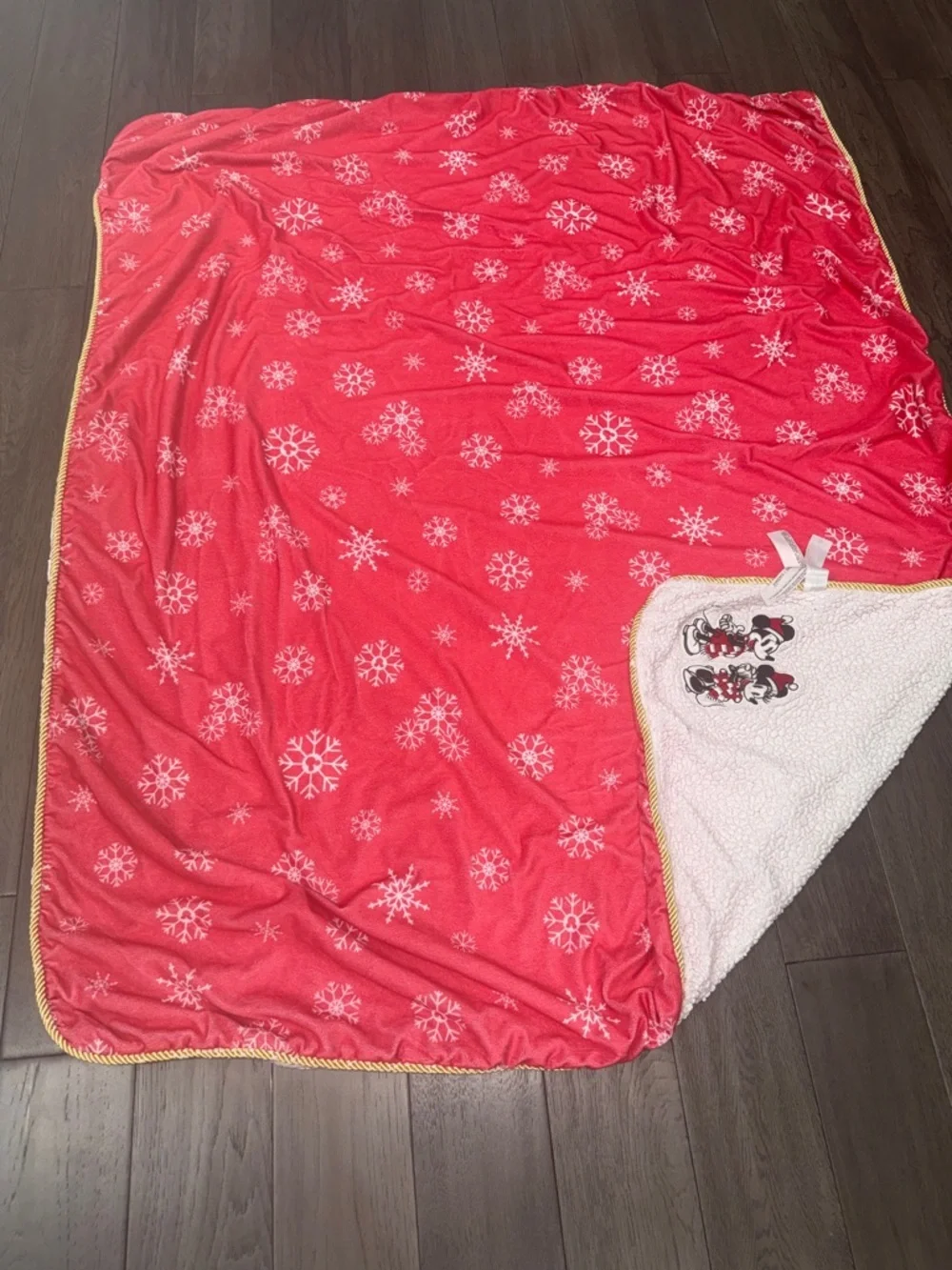 Red fleece Snowflake Holiday Blanket with Minnie and Mickey Embroidery 52x42